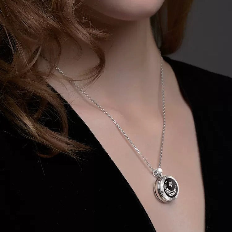 Smart necklace pair